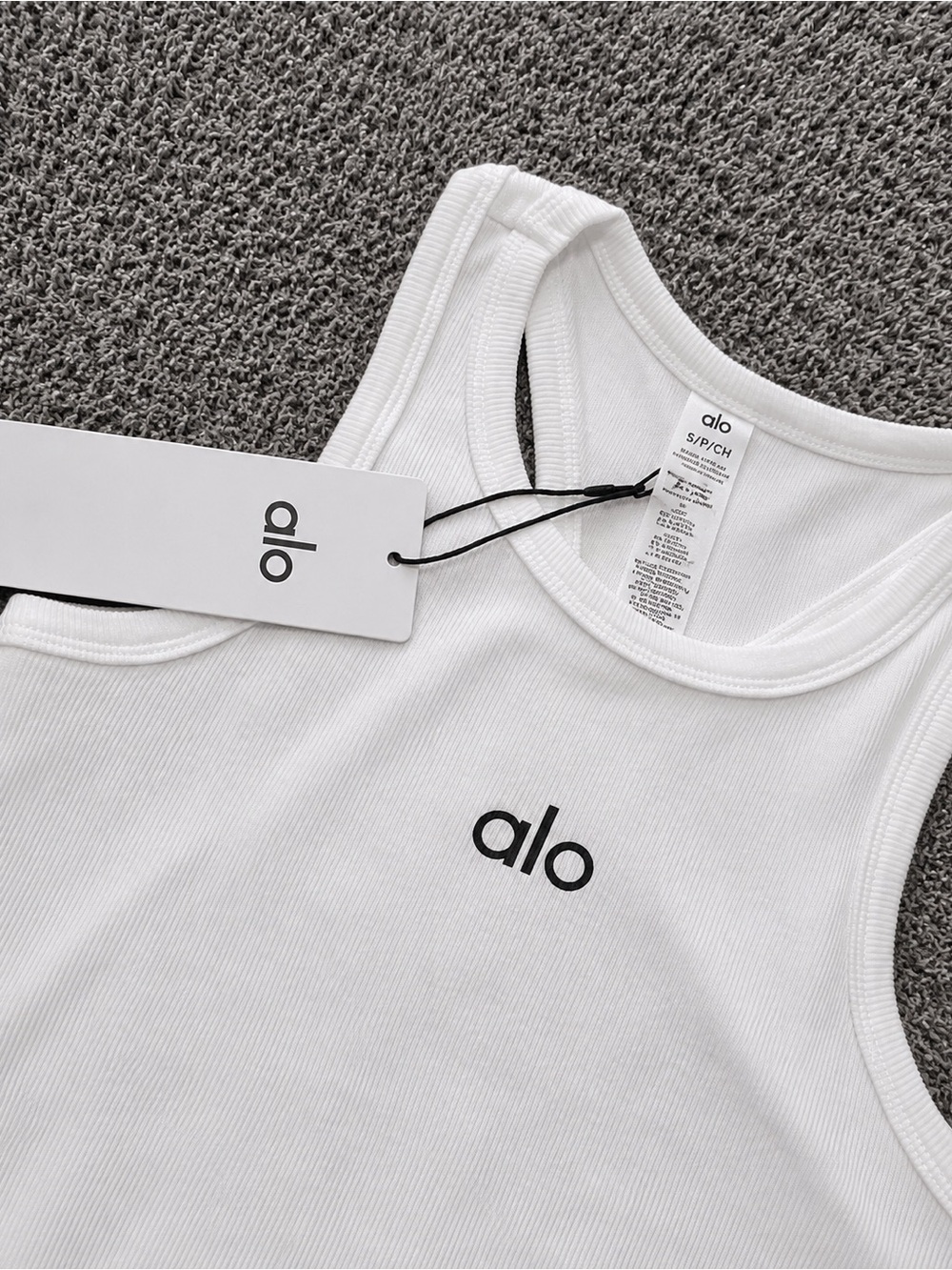 Alo Yoga White Ribbed Cropped Tank Top NWT Size S - Picture 2 of 2
